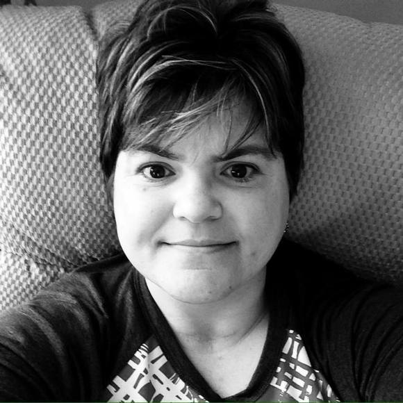 Meet your Posher, Nicole - Picture 1 of 1